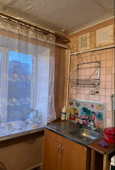 Продам гостинку  район  ХТЗ, ул.12 Апреля 32