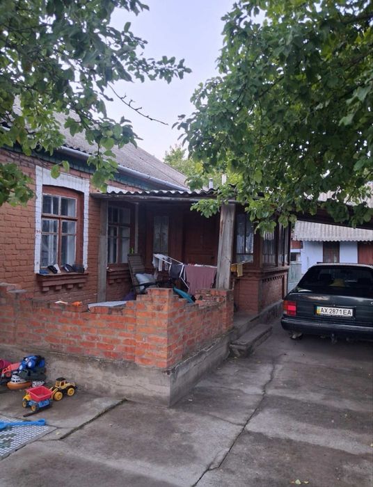 Продаж будинку з комунікаціями
