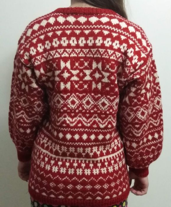 свитер для девочки 12-15 лет ,вязаный, ручная работа