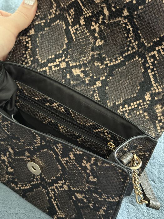 Кожанная сумка Guess