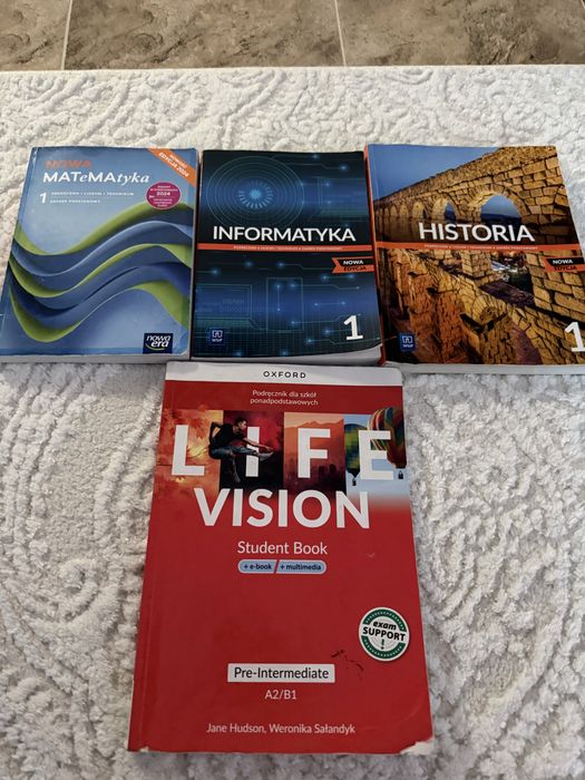 Książki do pierwszej klasy technikum  liceum