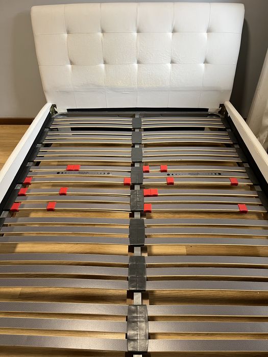 Cama de casal estofada p/ colchao 1,40/1,90m