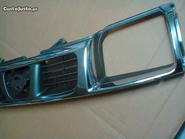 Grelha Cromada Nissan Pickup D22 1998-2001 NOVA