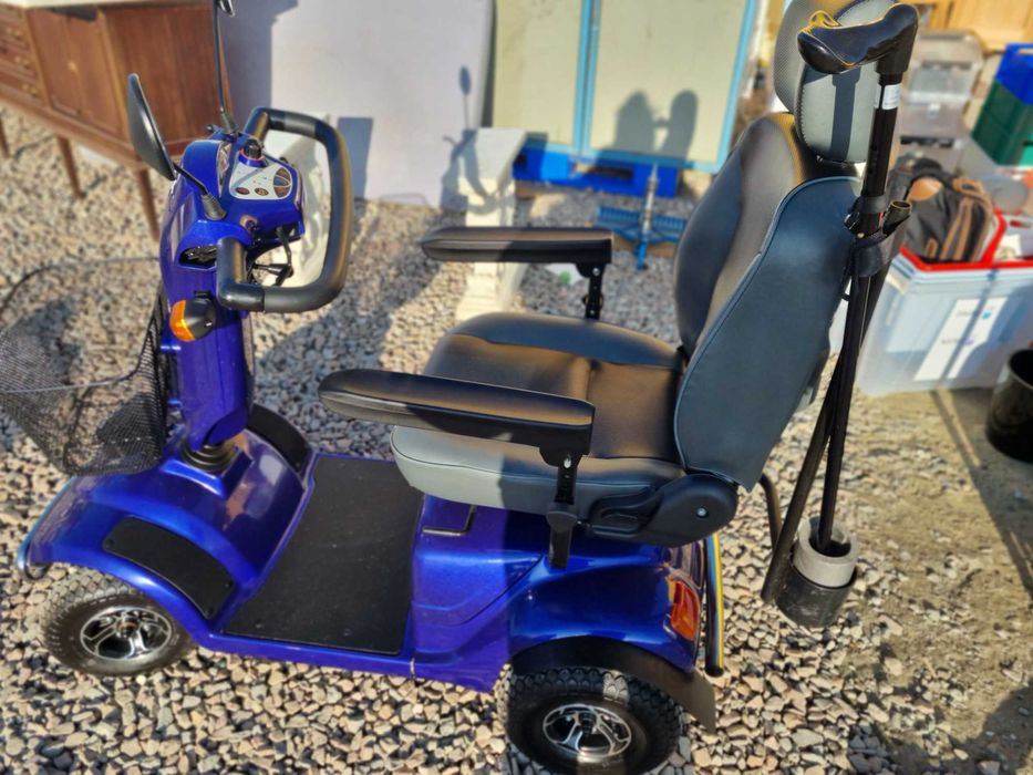 Wózek elektryczny dla osób z problemami z poruszaniem sie