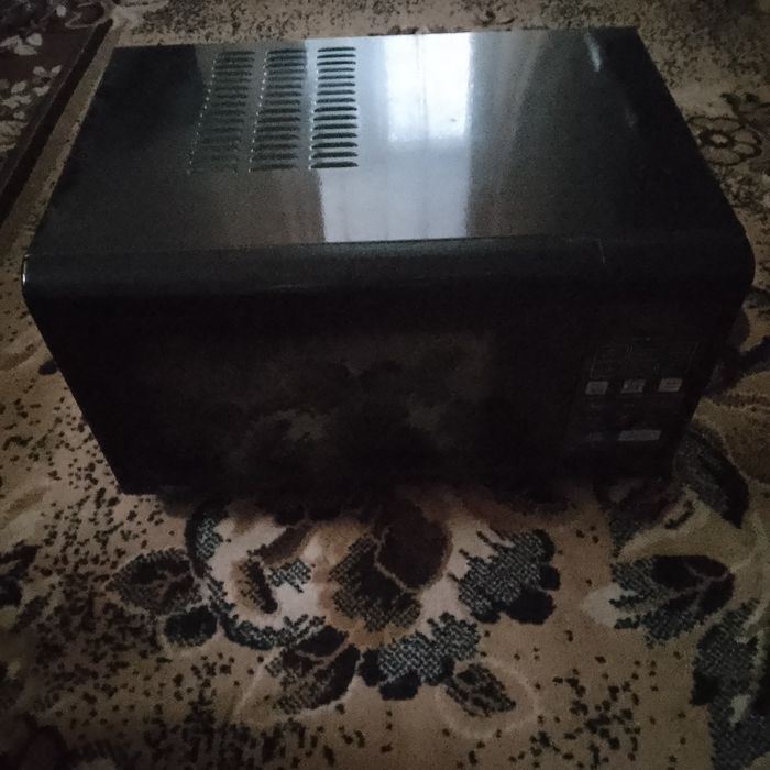 Микроволновая печь LG MH6346QMB.