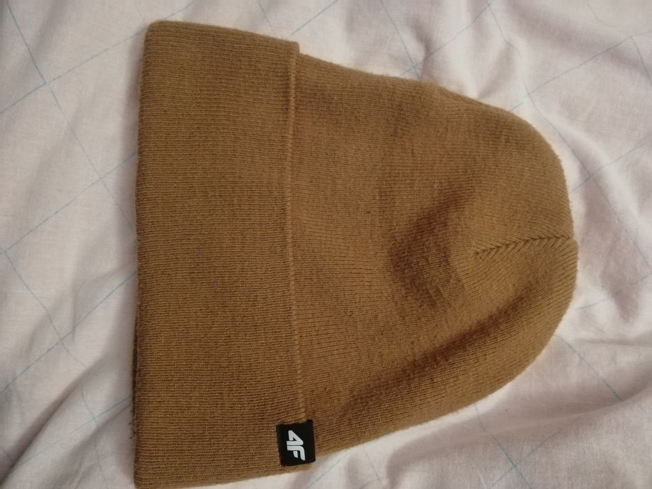 Czapka beżowa 4f