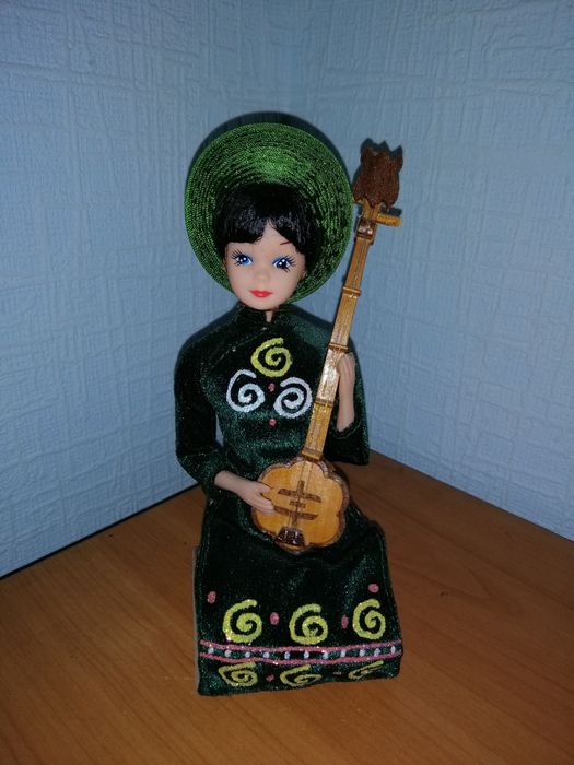 Куклы фарфор пластик для коллекции в национальных костюмах винтаж