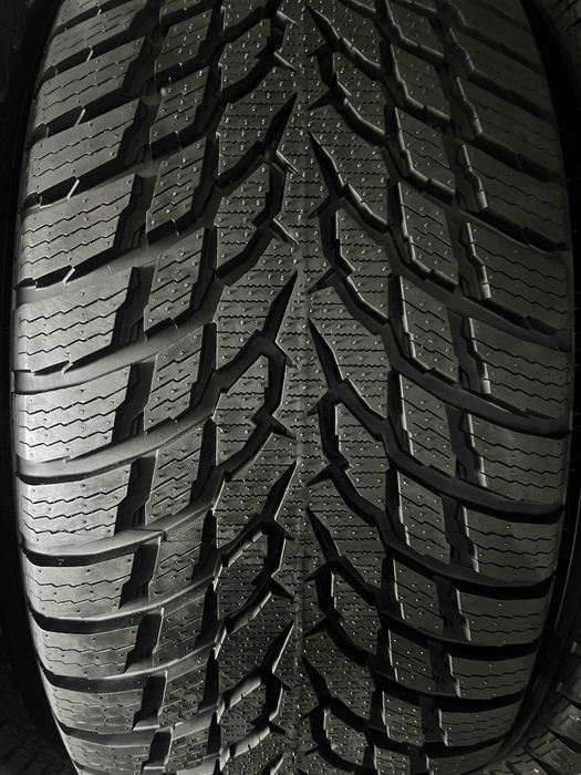 235/50/18 R18 Nokian Snow Prof 1 4шт нові зима
