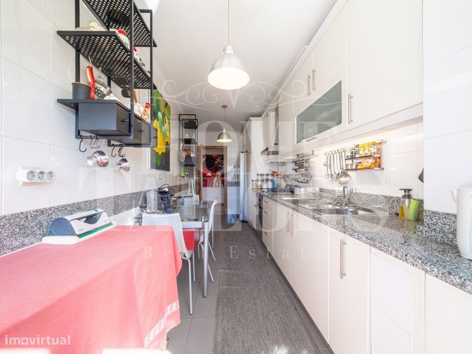 Apartamento T2 com Garagem e Arrecadação , Sala de Estar e Jantar e...