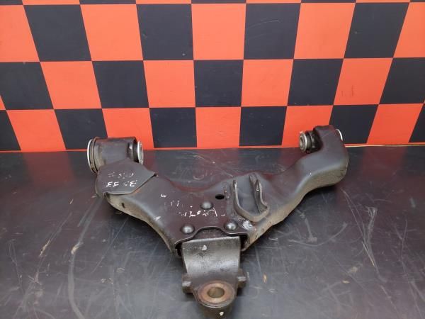 Braço de suspensão frente esquerdo TOYOTA Dyna Chassis (KD_, LY_, _Y2_