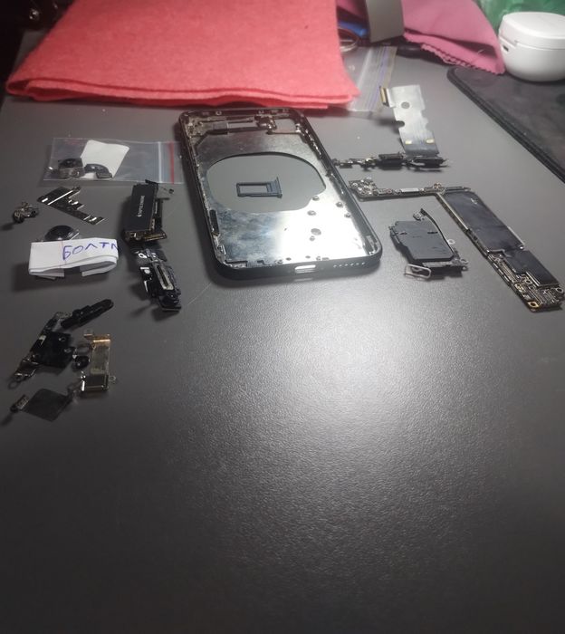 Комплектуючі для айфон 8