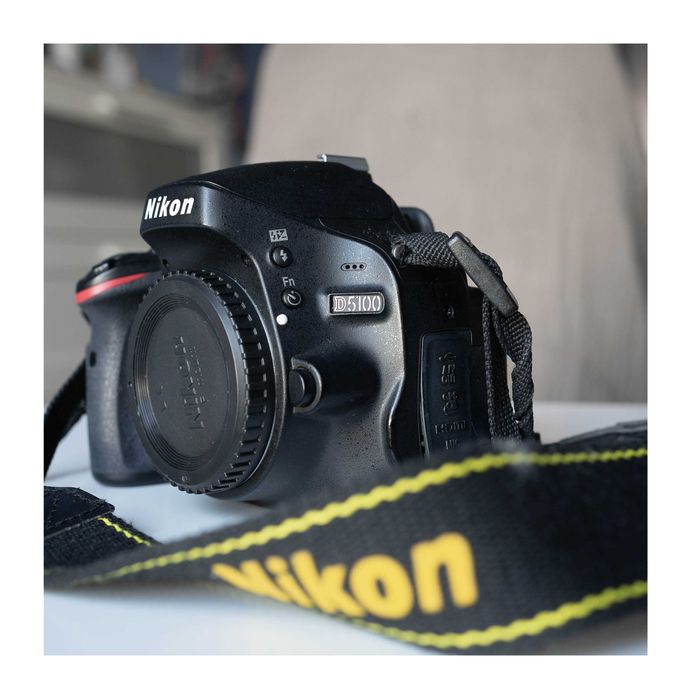 Vende-se uma câmera DSLR Nikon D5100 e duas lentes.
Preço: 460 euros.