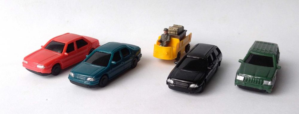 5 carros em plástico, escala 1/87, Ver descrição