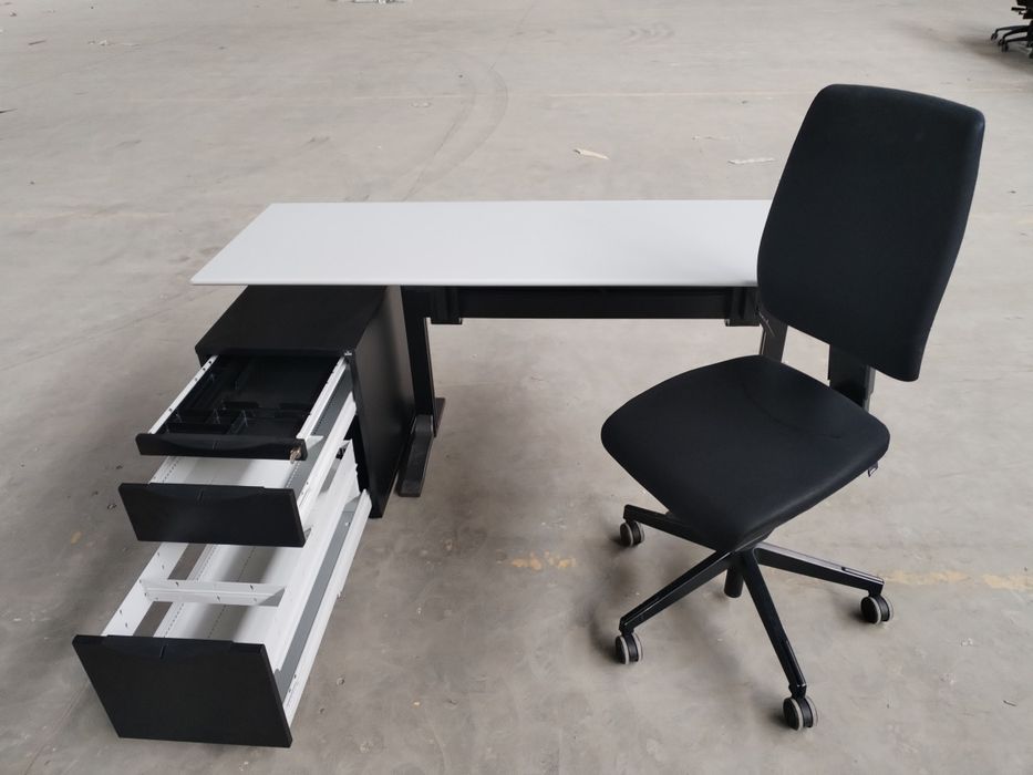 Zestaw biurowy fotel obrotowy biurko kontenerek biurowy meble biurowe