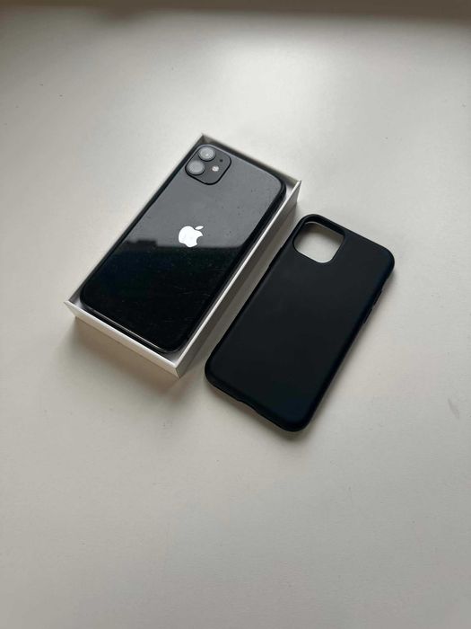 Apple iPhone 11 4 GB / 64 GB 4G (LTE) czarny BARDZO DOBRY