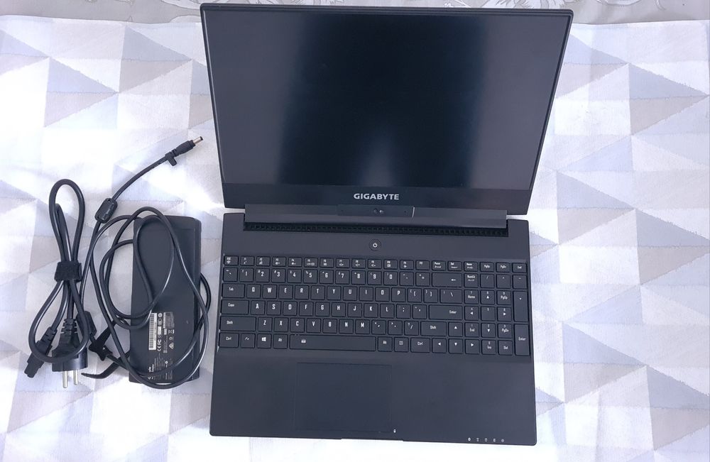 Uszkodzony Gigabyte Aero 15X I7 7700HQ GTX 1070 8GB