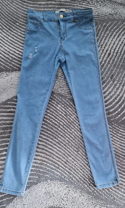 Spodnie dzinsy, rurki.