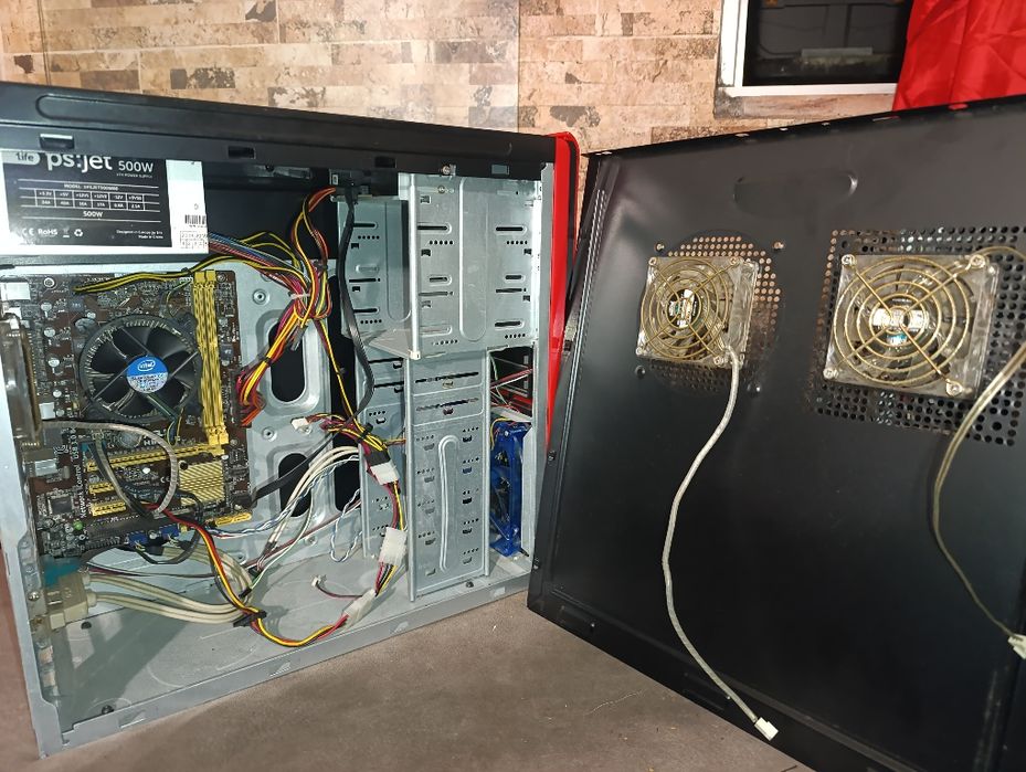 Lot of 4 Tower/Desktop Computers460003400536576004