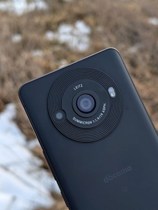 Sharp Aquos R8 pro (12/256 самый плавный экран 240ггц  Snapdragon 8 2