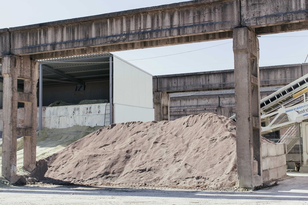 Будівельний пісок та щебінь