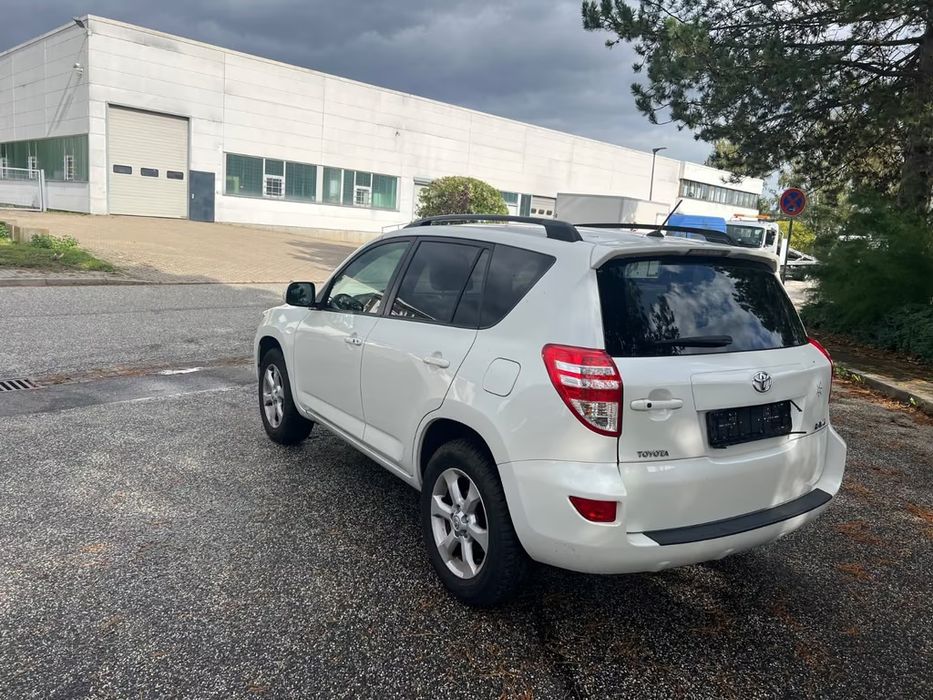 Toyota RAV-4 2012...