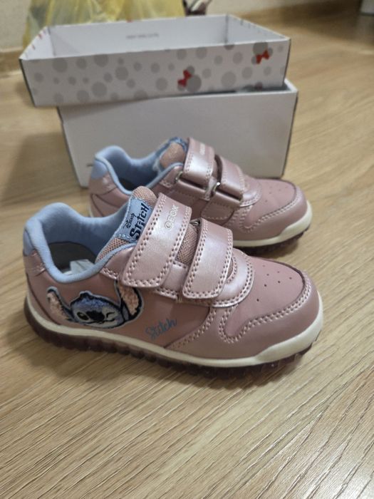 Нові дитячі кросівки Geox