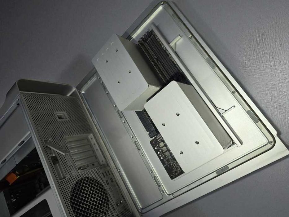 Zestaw Mac Pro 5.1 2CPU Apple Cinema 20” Wacom Intuos3 Adobe CS6