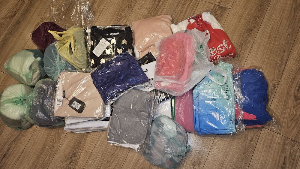 Wyprzedaż Nowe ubrania po likwidacji