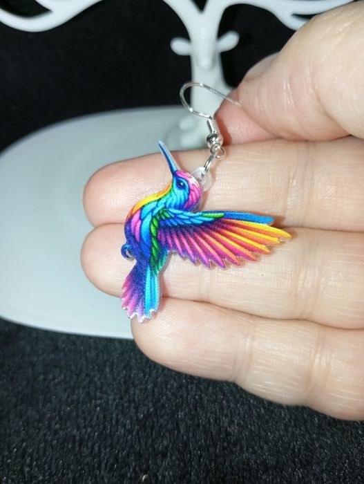 Kolorowe kolczyki kolibry – wiszące, wielobarwne