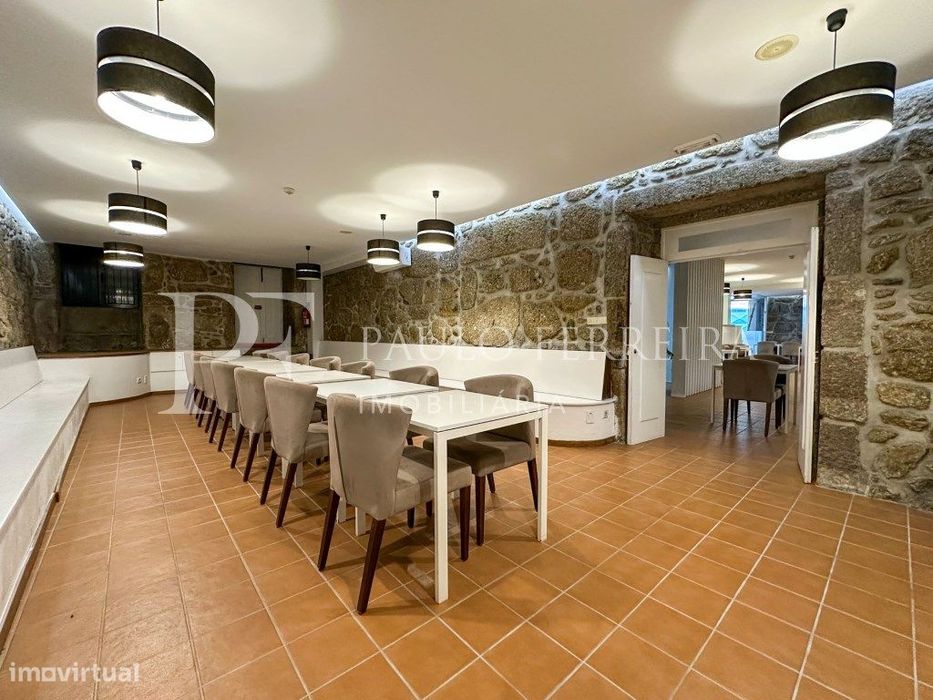 Restaurante equipado em Landim