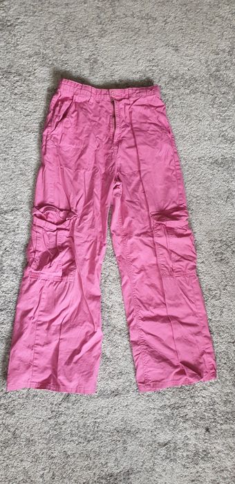 Sliczne spodnie z kieszeniami po bokach cargo  H&M