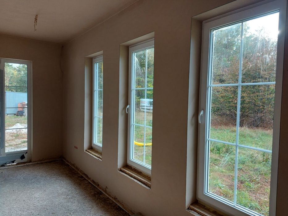 Sierpień Okienko Tynki Maszynowe Tynkowanie Okienko Gipsowe Gładkie