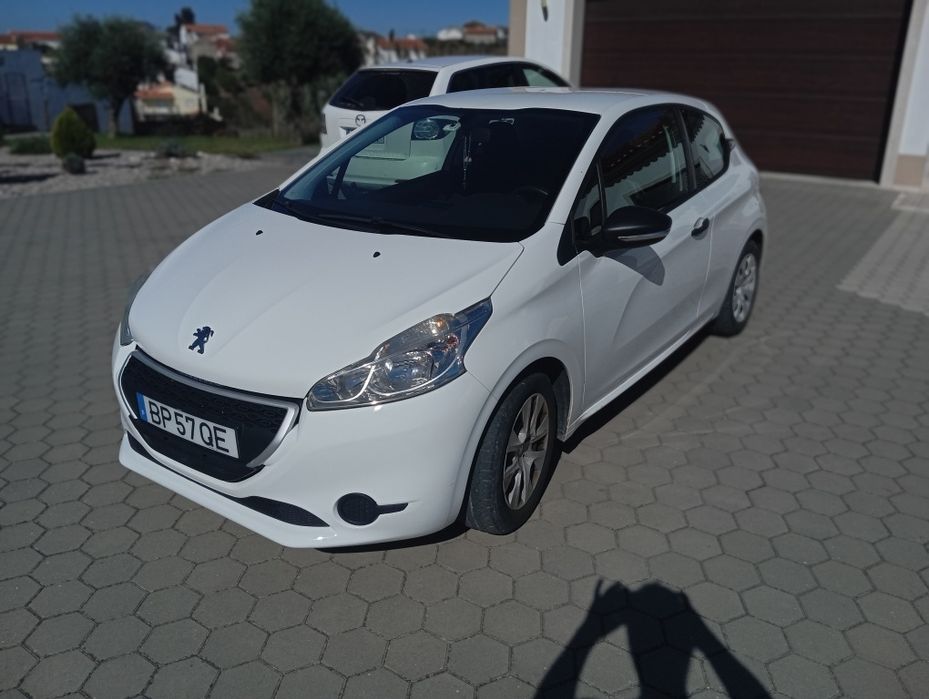 Peugeot 208 1.2 PureTech — photo 2