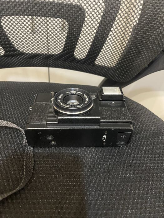 фотоаппарат Эликон-автофокус производства СССР, оснащенный объективом Industar-95 2.8/38.