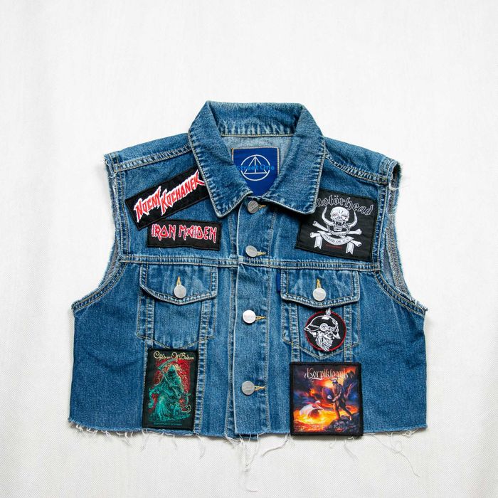 Cropped kamizelka jeansowa z naszywkami metalowa S
