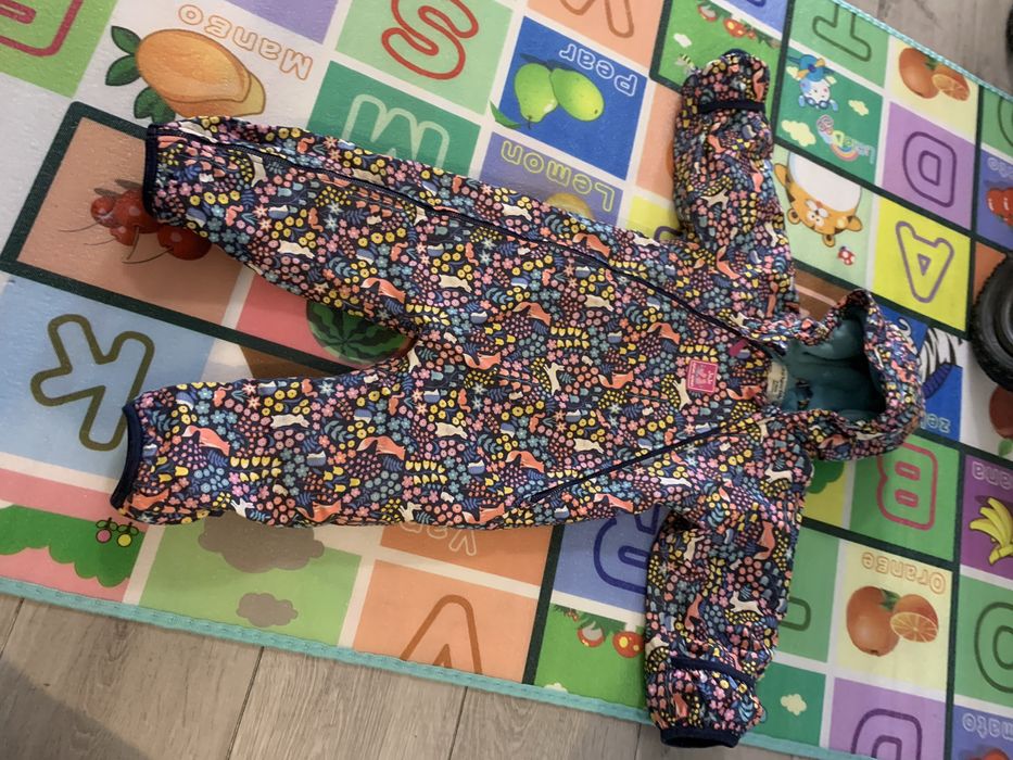 Дитячий одяг: плаття, бодіки, штанішки та взуття