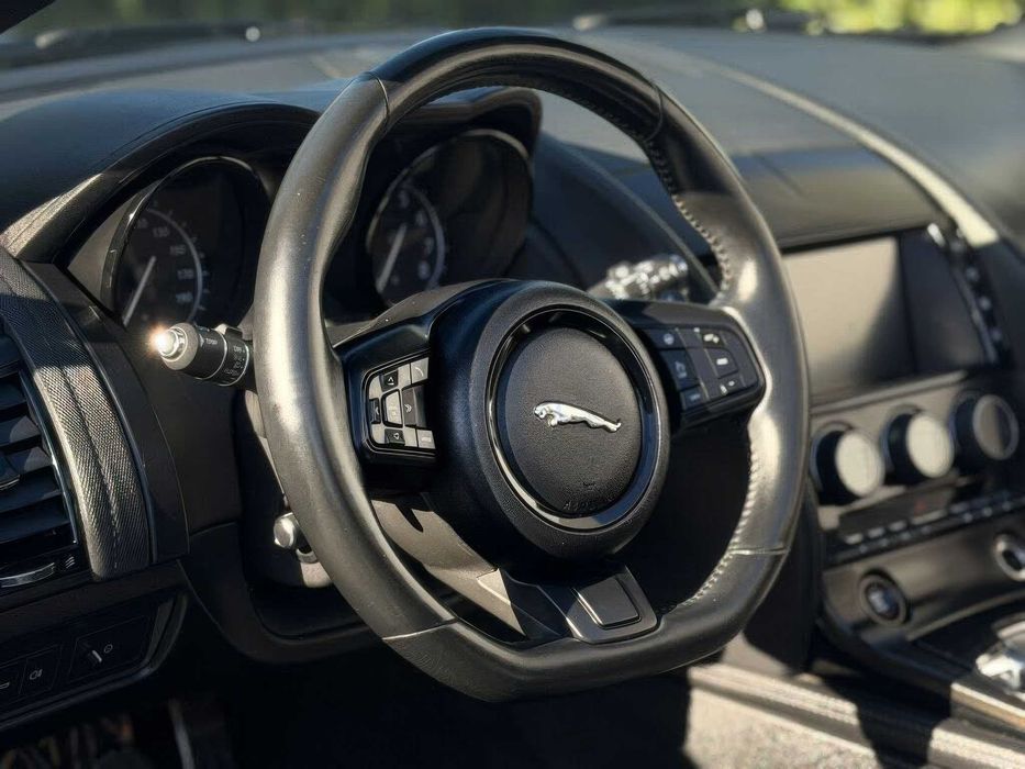 Jaguar F-TYPE R Convertible      2016