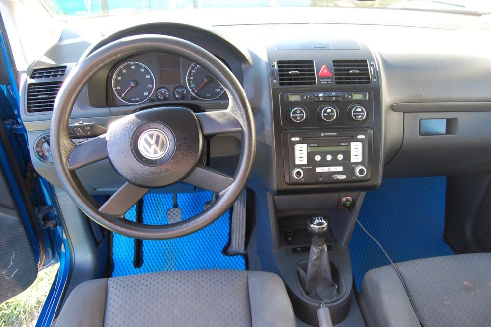 Volkswagen Touran 1.6 FSI Гарний стан 6-ступка