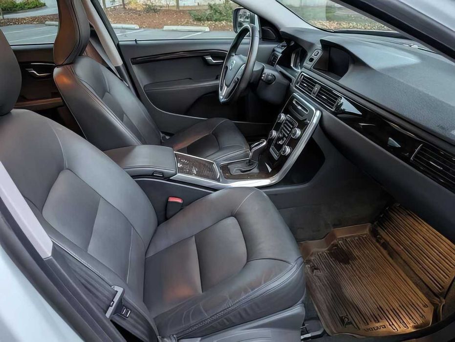 Volvo XC70      2016