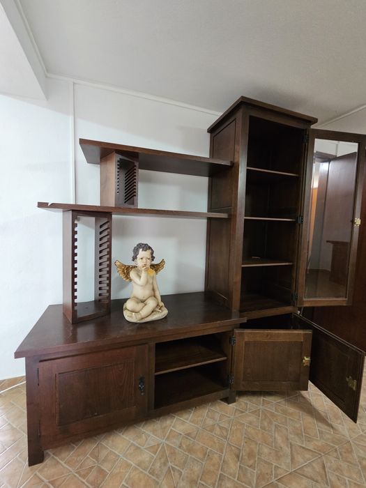 Móvel com vitrine