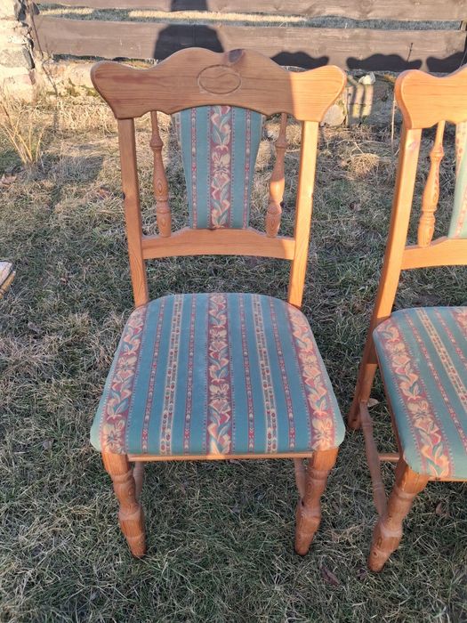 Drewniane krzesła do jadalni