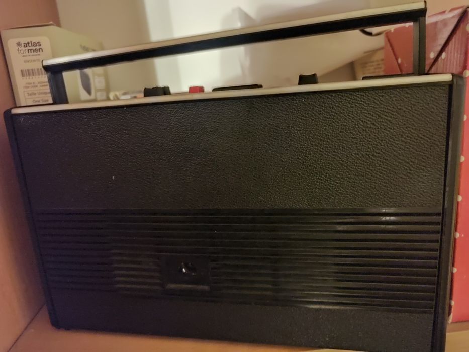 Radiomagnetofon Grundig.