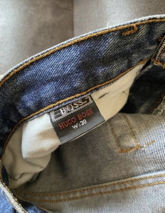Прямые синие джинсы от Hugo Boss