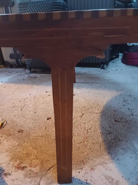 Mesa de centro em madeira com embutidos