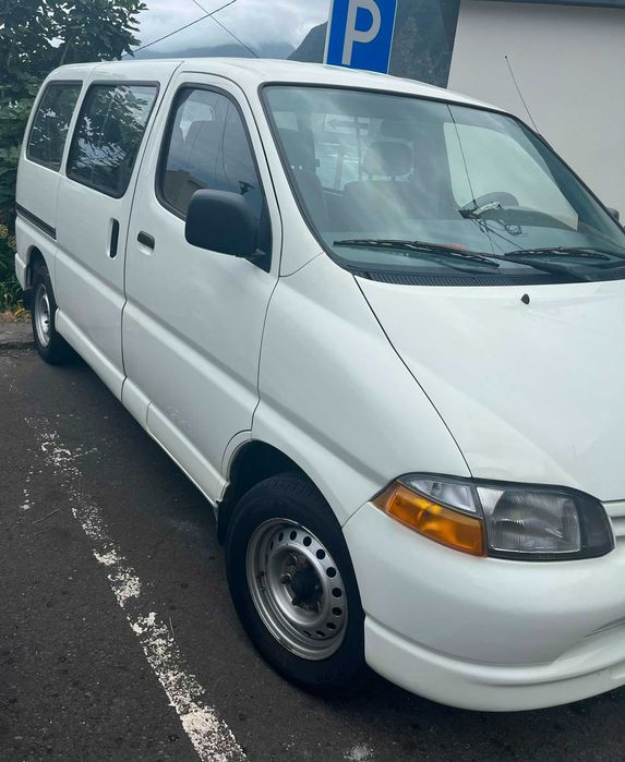 Carrinha Toyota Hiace | Ligeiro de passageiros - 9 lugares