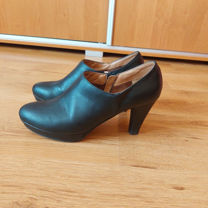 Buty kobiece na koreczku
