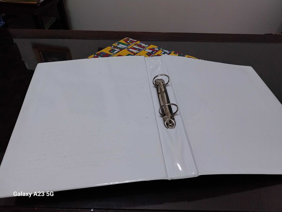 Dossiers arquivadores A4. Material escolar. Material de escritório