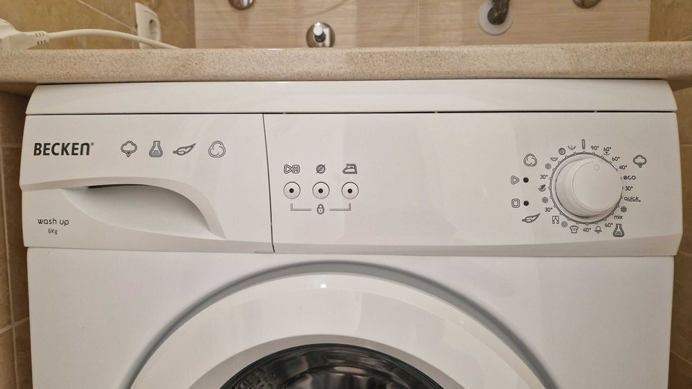 Máquina de Lavar Roupa Becken, 6Kg