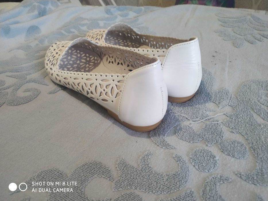 Продам літні шкіряні туфлі балетки