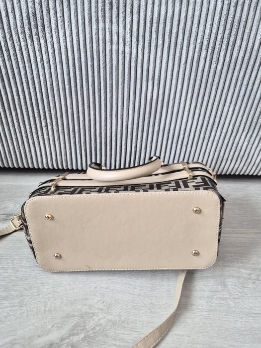 Fendi logowana elegancka torebka